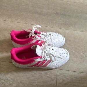 New Adidas women’s sneakers 🩷